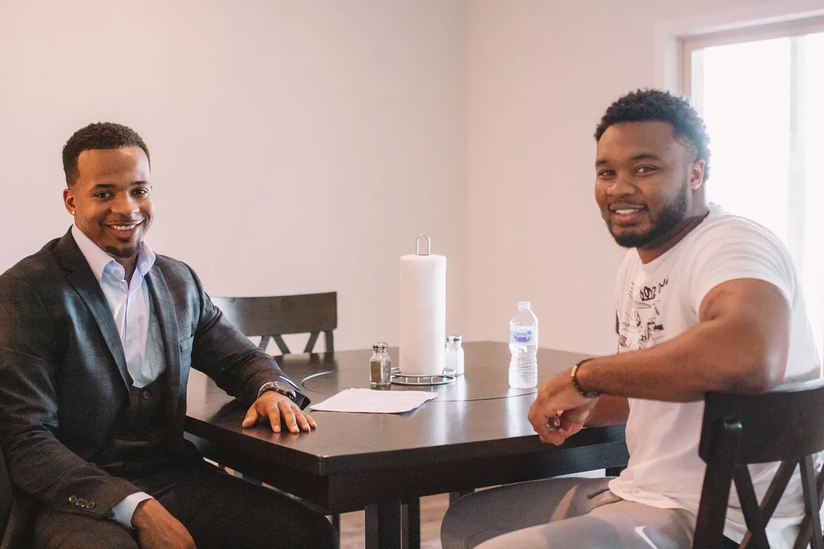 Teré Calloway at the table with a buyer going over the numbers