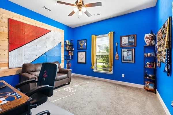 Bedroom / office