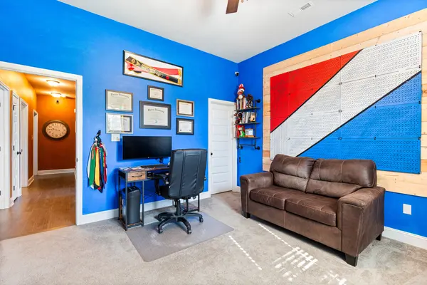 Bedroom / office
